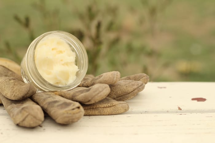 Let at ske legemliggøre Hold op Homemade Hand Cream Recipe | The Prairie Homemstead