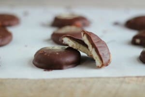 homemade peppermint patties -- a healthier version made with coconut oil!