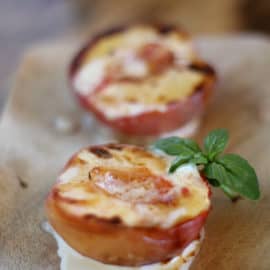 baked peaches recipe with honey and cream