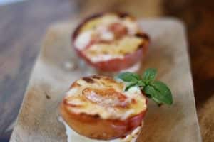 baked peaches recipe with honey and cream