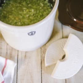how to use a fermenting crock