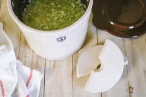 how to use a fermenting crock